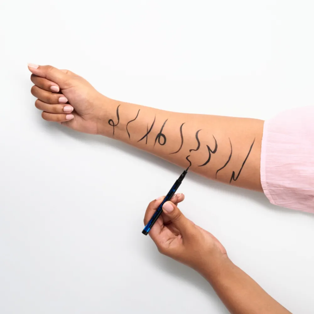 Eyeliner Pen 01 Waterproof 1 ml^essence New