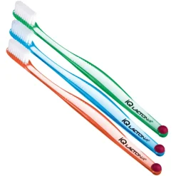 Clearance Tandenborstel IQ Extra Soft 3 stuks Tandenborstels