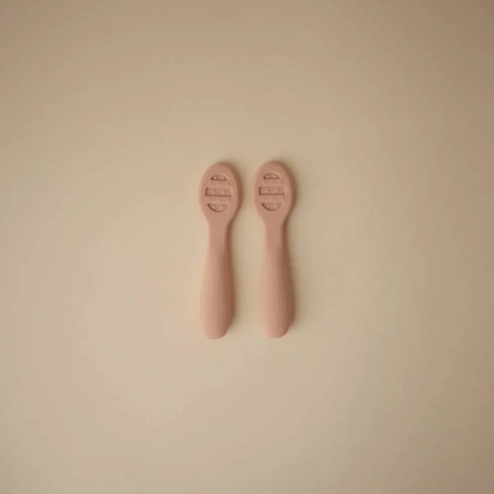Eerste Set Baby Lepels Blush Shifting Sand 1 set^Mushie Best
