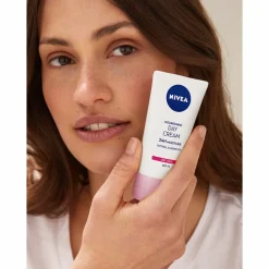 Dag- & Nachtcrème<NIVEA Dagcrème Voedend SPF 15 50 ml