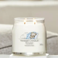 Kaarsen|Geurkaarsen<Yankee Candle Geurkaars Medium Jar Soft Blanket 368 gr