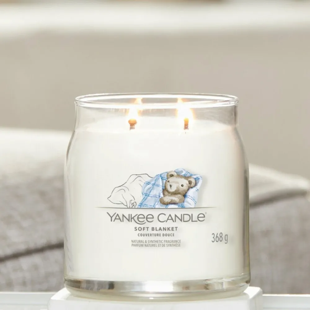 Kaarsen|Geurkaarsen<Yankee Candle Geurkaars Medium Jar Soft Blanket 368 gr