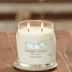 Geurkaars Medium Jar Clean Cotton 368 gr^Yankee Candle Clearance